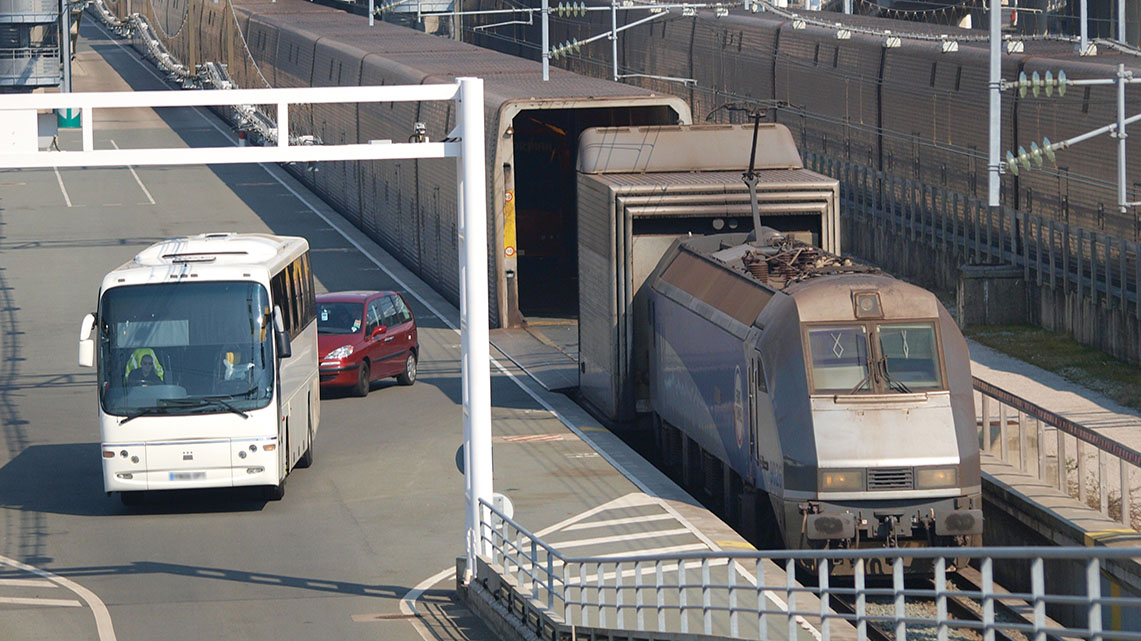 Histoire Getlink - 1995 - Service Navettes passagers Eurotunnel pour autocars