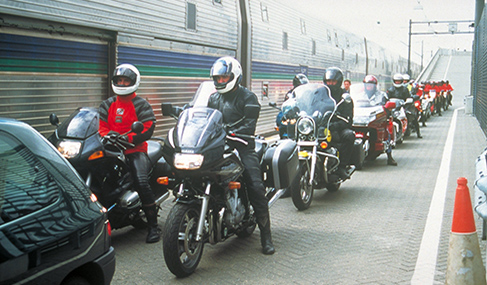 Histoire Getlink - 1995 - Service navettes passagers eurotunnel motos