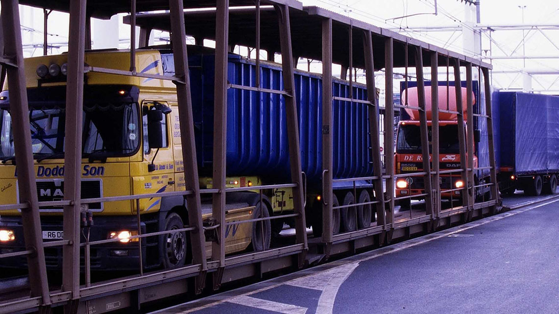 Getlink History - 1999 - Commercial launch of the first new Arbel Truck Shuttle.