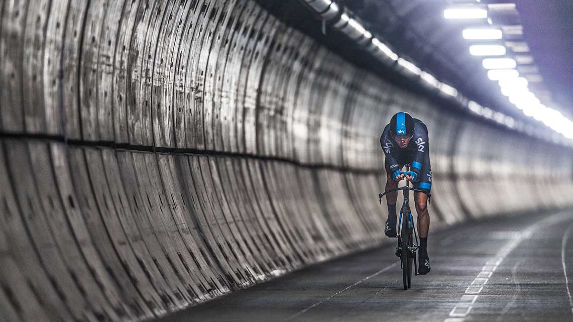 Histoire Getlink - 2014 - Chris Froome traverse le tunnel sous la manche a vélo