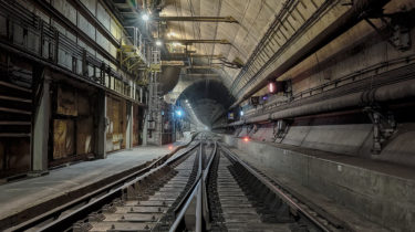 Eurotunnel, deux tunnels ferroviaires à mono-voie