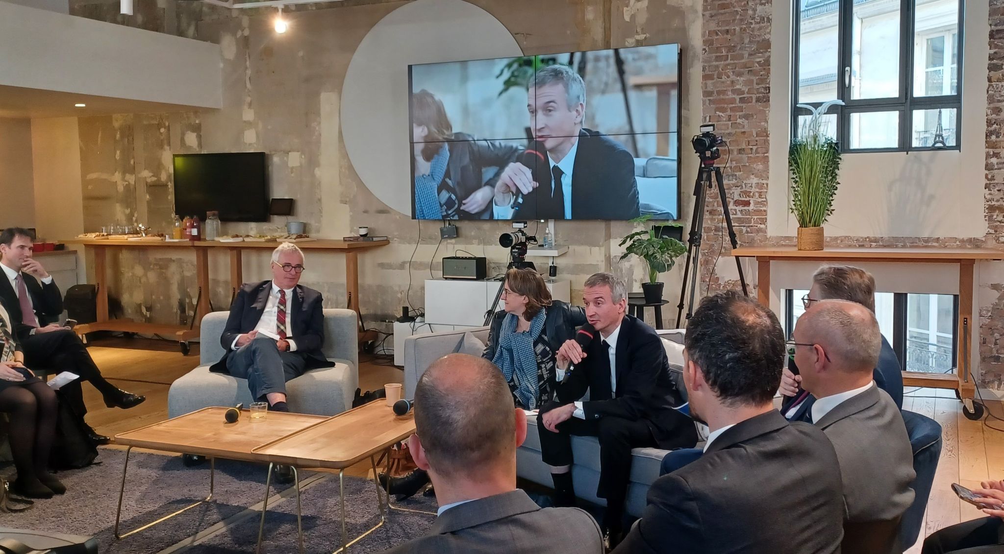 Photo of the first edition of the Climate Talks, launched in 2022 as part of the joint chair between Getlink and the Toulouse School of Economics, Initiative for Effective Climate Action. The panellists of this first edition (Yann Leriche, CEO of Getlink, Delphine d&#039;Armazit, CEO of Euronext Paris and Christian Gollier, Professor at the TSE) met to discuss the issue of ESG rating failures.