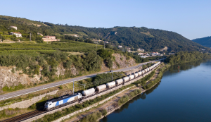 Europorte est l’opérateur privé français de fret ferroviaire du Groupe et gestionnaire d'infrastructures ferroviaires en France et en Europe. En croissance continue et sélective, Europorte a étendu depuis la France son réseau et son offre de service à la Suisse, l’Allemagne et au Benelux. 800 km de voies gérées et maintenues.
