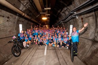 Photo des collaborateurs du Groupe à l&#039;issue d&#039;une course organisée le 12 juin 2024 dans le Tunnel sous la Manche à l&#039;occasion des célébrations des 30 ans du Tunnel.