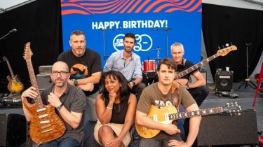 Groupe de musique pour les 30 ans d'EUROTUNNEL composer d'employer de l'entreprise.