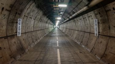 Photo de l'intérieur du tunnel de service.